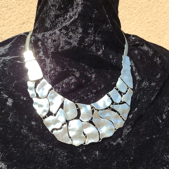 Jewelry - 🌸 4/$50 Chunky Hammered Silver Statement Necklace